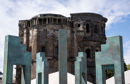 Erstmals wird am Jahrestag der Amokfahrt an der neuen Gedenkstätte der Opfer gedacht (Archivbild) - © Harald Tittel/dpa