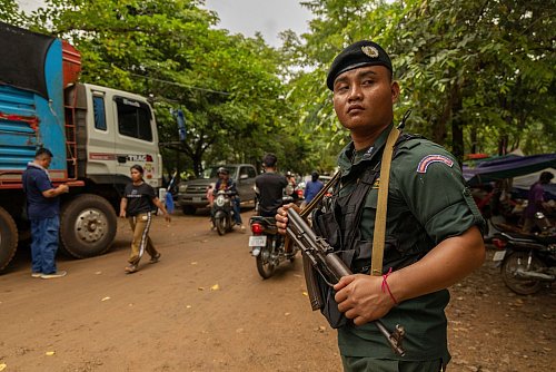 Beide Seiten werfen sich vor, die Eskalation ausgelöst zu haben. - © Anton L. Delgado/AP/dpa