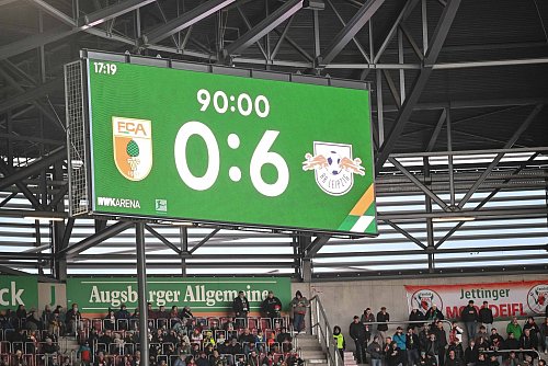 0:6 - ein historisches Heim-Ergebnis für den FC Augsburg. - © Harry Langer/dpa