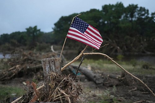 Eine US-Flagge. - © Eric Gay/AP/dpa