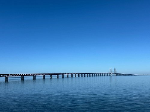 Die Öresundverbindung erstreckt sich über fast 16 Kilometer Länge. - © Steffen Trumpf/dpa