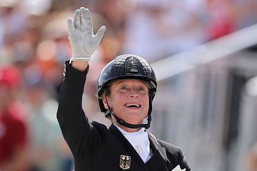 Die achtfache Olympia-Siegerin Isabell Werth kritisiert die Deutsche Reiterliche Vereinigung - © Rolf Vennenbernd/dpa