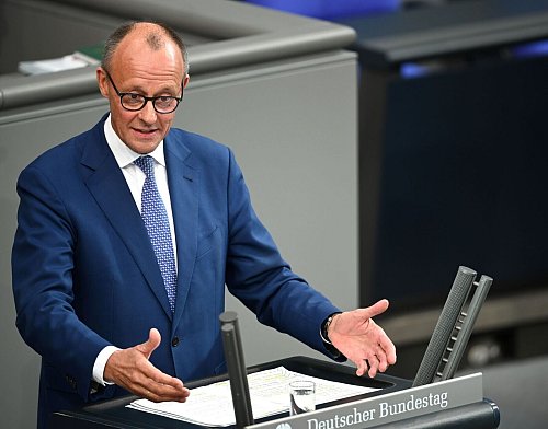 Unionsfraktionschef Merz antwortet auf Scholz\\\' Regierungserklärung - © Rabea Gruber/dpa