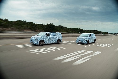 Neue Vans der V-Klasse: Der Mercedes VLE läuft sich gerade noch warm. - © Mercedes-Benz AG/dpa-tmn