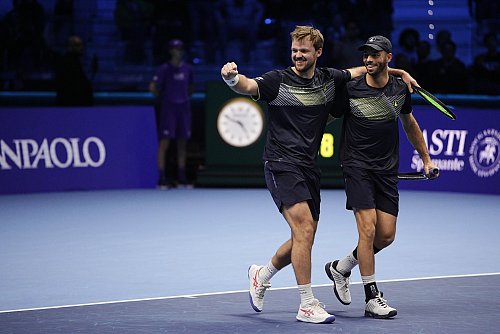 Kevin Krawietz (l) und Tim Pütz (r) gelang ein Stück deutsche Tennis-Geschichte. - © Marco Alpozzi/LaPresse via ZUMA Press/dpa
