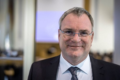 Der Koblenzer Generalstaatsanwalt Harald Kruse wundert sich, dass die Kreditkartenkriminalität bis nach Nordkorea reicht. (Archivbild) - © Helmut Fricke/dpa