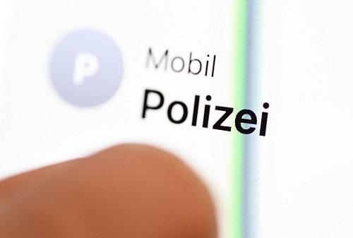 Die Täter hinter den Schockanrufen sind zumeist in Banden organisiert. (Symbolbild) - © Bernd Weißbrod/dpa