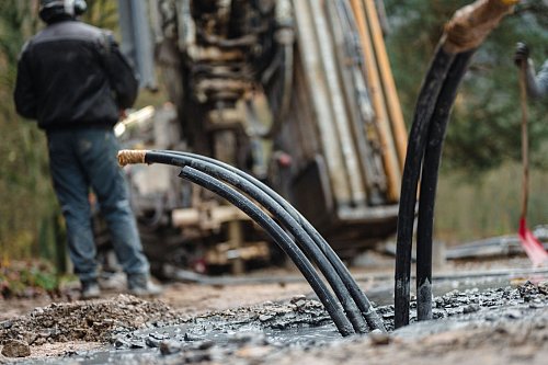 In Krefeld hat der Geologische Dienst NRW jetzt eine Forschungsbohrung für die Nutzung von Tiefengeothermie begonnen. (Symbolbild) - © Marius Becker/dpa