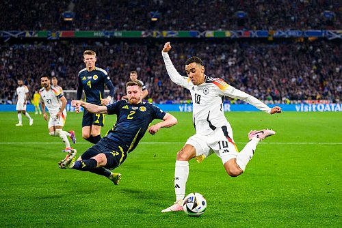 Jamal Musiala trumpfte bei der EM gegen Schottland groß auf. - © Tom Weller/dpa