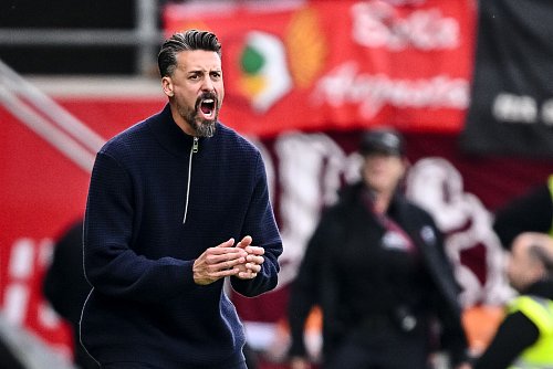 Die vierte Pleite für Wagner nacheinander - beim bisher punktlosen 1. FC Heidenheim. - © Harry Langer/dpa