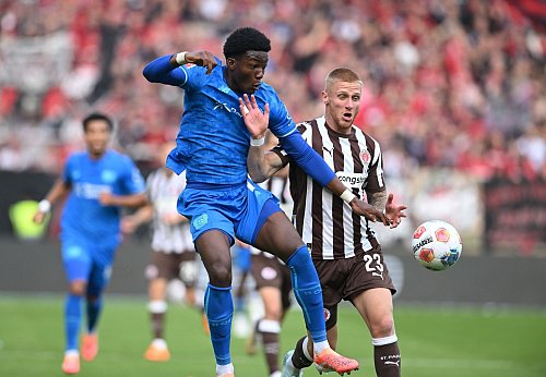 Kein leichtes Spiel für Ex-Meister Leverkusen. - © Carmen Jaspersen/dpa