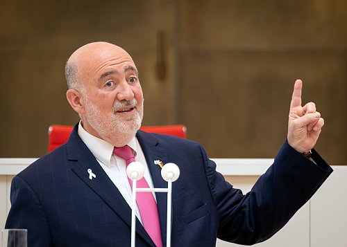 Ron Prosor, Botschafter von Israel in Deutschland, traf sich mit Wolfram Weimer. (Archivbild) - © Soeren Stache/dpa