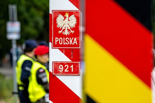 Auf die neue Migrationspolitik der Bundesregierung reagierte Polen mit eigenen Kontrollen an der Grenze zu Deutschland - © Stefan Sauer/dpa