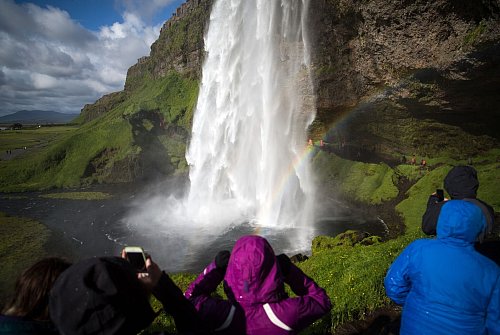 Ab in den Norden: Wer Sommerfrische sucht, ist in Island richtig. - © Daniel Naupold/dpa/dpa-tmn