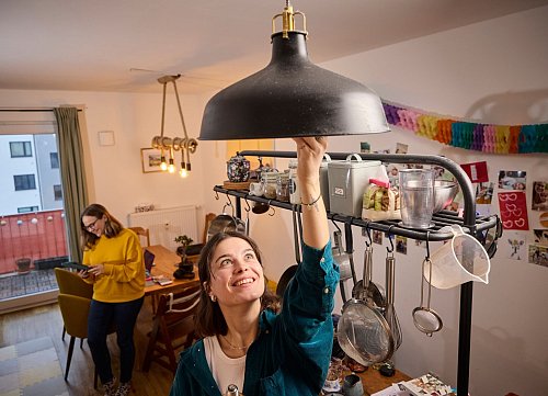 Energiefresser im Alltag finden - nicht nur bei einer geplanten Modernisierung kann eine Energieberatung sinnvoll sein. - © Marc Beckmann/co2online/dpa-tmn