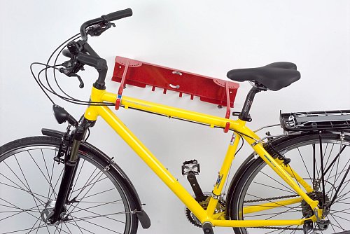 Am Haken: Dieses Beispiel nimmt das Fahrrad waagerecht am Oberrohr auf. - © WSM/pd-f/dpa-tmn
