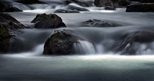 Panta rhei - alles fließt. Wasser bedeutet auch Wandel und Energie. - © Karl-Josef Hildenbrand/dpa/dpa-tmn