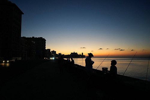 In der Hauptstadt Havanna haben nun rund 94 Prozent der Haushalte wieder Strom. - © Ramon Espinosa/AP/dpa