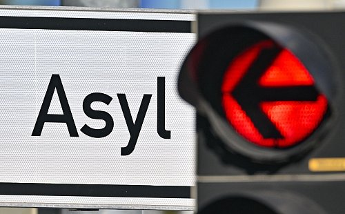 Vielen EU-Ländern geht die im Frühjahr beschlossene EU-Asylreform nicht weit genug. (Archivbild) - © Patrick Pleul/dpa