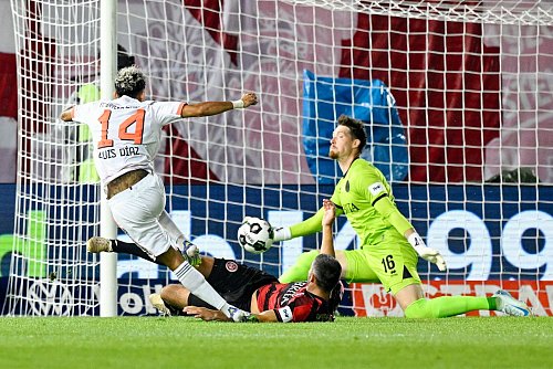 Die Bayern vergaben beim Sieg in Wiesbaden einige gute Chancen. - © Uwe Anspach/dpa