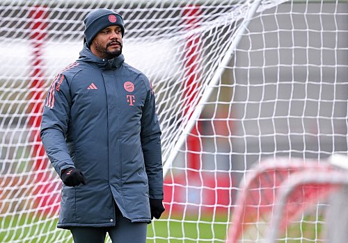 Bayern-Trainer Vincent Kompany hofft auf einen Sieg. - © Sven Hoppe/dpa
