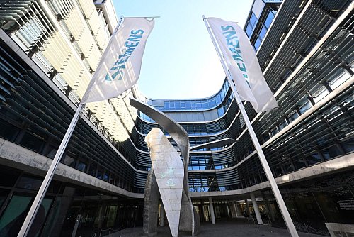 Die Siemens-Konzernzentrale in München. (Archivbild) - © Felix Hörhager/dpa