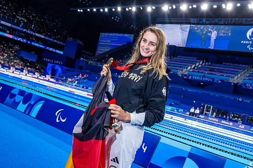 Elena Semechin will auch mit Baby wieder zurück ins Schwimmbecken. (Archivbild) - © Jens Büttner/dpa