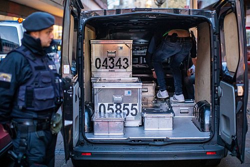 «Folge dem Geld» heißt eine Faustformel beim Verfolgen illegaler Finanzströme. Reichen die deutschen Gesetze dafür aus? (Archivbild) - © Christoph Reichwein/dpa