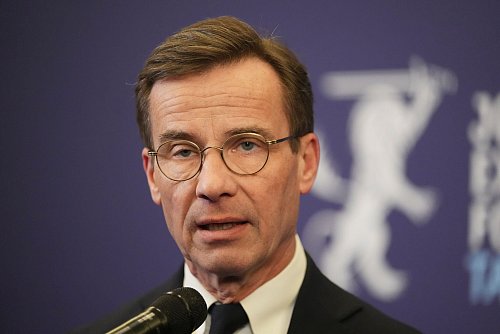 Schwedens Regierungschef Ulf Kristersson wandte sich mit einer im Fernsehen übertragenen Ansprache an seine Landsleute. (Archivfoto) - © Sergei Grits/AP/dpa