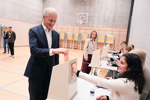 Støre hat beste Aussichten auf eine zweite Amtszeit als Ministerpräsident. - © Javad Parsa/NTB/dpa