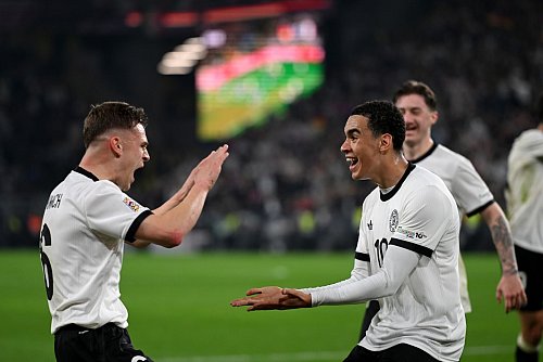 Geniestreich beim Standard: Kimmich und Musiala. - © Fabian Strauch/dpa