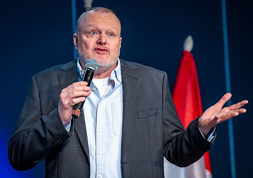 Er muss das Ergebnis nun erklären: Stefan Raab hatte einen Spitzenplatz als Ziel ausgegeben. - © Jens Büttner/dpa