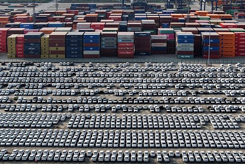 China könnte wegen der Zölle Ausweichmärkte für seine Produkte suchen. - © Uncredited/CHINATOPIX/AP/dpa