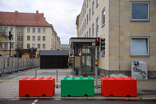 Laut dem Landesverwaltungsamt schaffe der Veranstalter mit dem Weihnachtsmarkt ein potenzielles Anschlagsziel. - © Klaus-Dietmar Gabbert/dpa