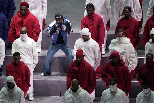 Kendrick Lamar lieferte die Show in der Halbzeit. - © Charlie Riedel/AP/dpa