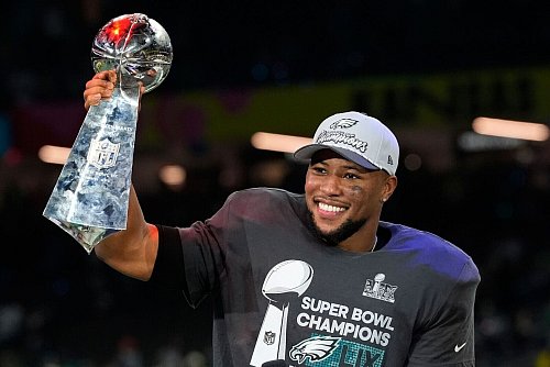 Zum 28. Geburtstag den ersten Super Bowl gewonnen: Saquon Barkley. - © Brynn Anderson/AP/dpa