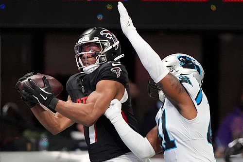 Die Atlanta Falcons warten weiter auf die erste Playoff-Teilnahme seit 2017/18. - © Brynn Anderson/AP/dpa