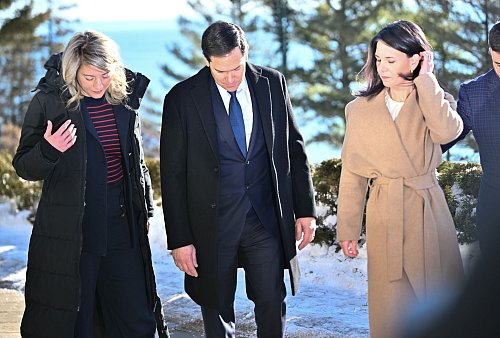 Deutschlands Außenministerin Baerbock (r.) fand überraschend positive Worte für ihren US-Kollegen Rubio (M.). - © Sebastian Gollnow/dpa
