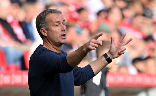Nach über zehn Jahre Rückkehr an die alte Wirkungsstätte: Bayer-Trainer Kasper Hjulmand. - © Torsten Silz/dpa