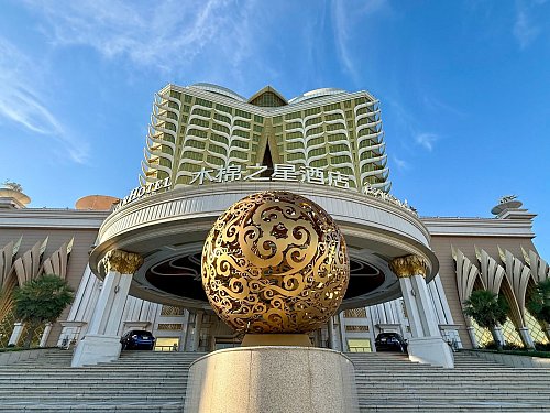 Chinesische Investoren haben 3.000 Hektar Land in Laos für 99 Jahre gepachtet – das Gebiet gilt als eine Art Niemandsland, in das sich Menschen aus dem Westen kaum verirren. - © Carola Frentzen/dpa