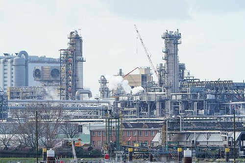 Deutschland hinkt anderen großen Wirtschaftsnationen hinterher. (Archivbild) - © Uwe Anspach/dpa