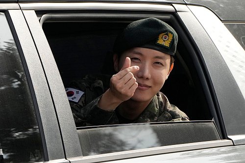 BTS-Mitglied J-Hope hatte bereits seinen Militärdienst abgeleistet. (Archivbild) - © Ahn Young-joon/AP/dpa
