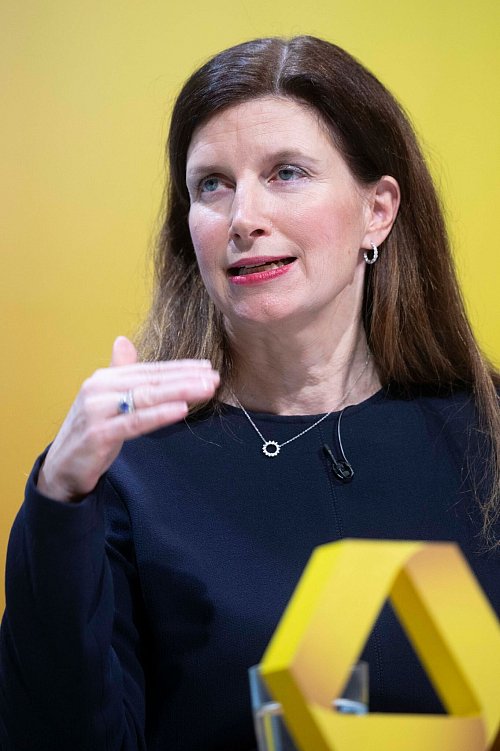 Macht große Versprechungen: die neue Commerzbank-Chefin Bettina Orlopp. - © Helmut Fricke/dpa
