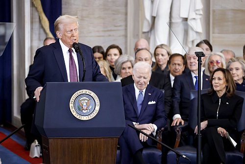 Er kündigte dafür mehrere sogenannte Executive Orders an, die keine Zustimmung des Kongresses brauchen. - © Shawn Thew/Pool EPA/AP/dpa
