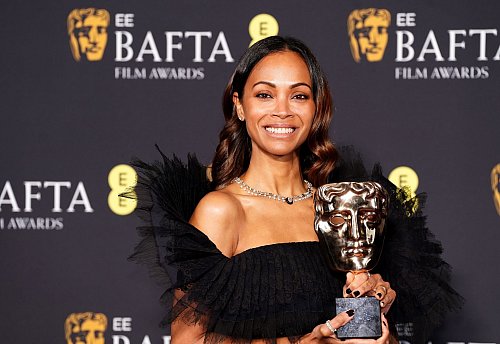 Zoe Zaldana wurde für «Emilia Perez» als Beste Nebendarstellerin ausgezeichnet. - © Ian West/PA Wire/dpa