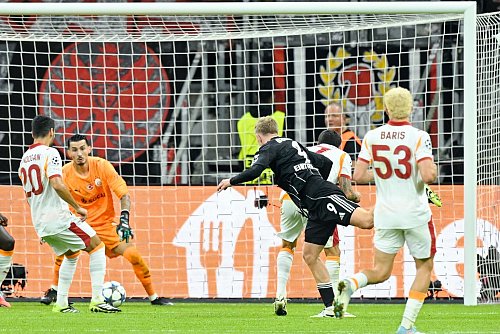 Bewies erstmals in dieser Saison seinen Torriecher: Jonathan Burkardt. - © Uwe Anspach/dpa