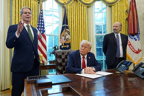 US-Präsident Trump will Finanzminister Bessent in die Ukraine schicken. (Archivbild) - © Evan Vucci/AP/dpa