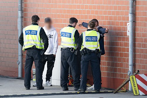 Auch an den sächsischen Außengrenzen sind laut Bundespolizei nun zusätzliche Beamte im Einsatz. - © Sebastian Kahnert/dpa