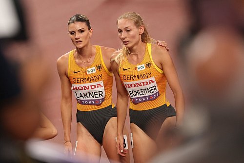 Die Staffel über 4 x 400 Meter um Jana Lakner und Elisa Lechleitner schied aus. - © Oliver Weiken/dpa