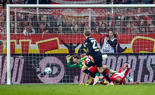 Das 4:3 reichte dem VfB nicht. - © Andreas Gora/dpa